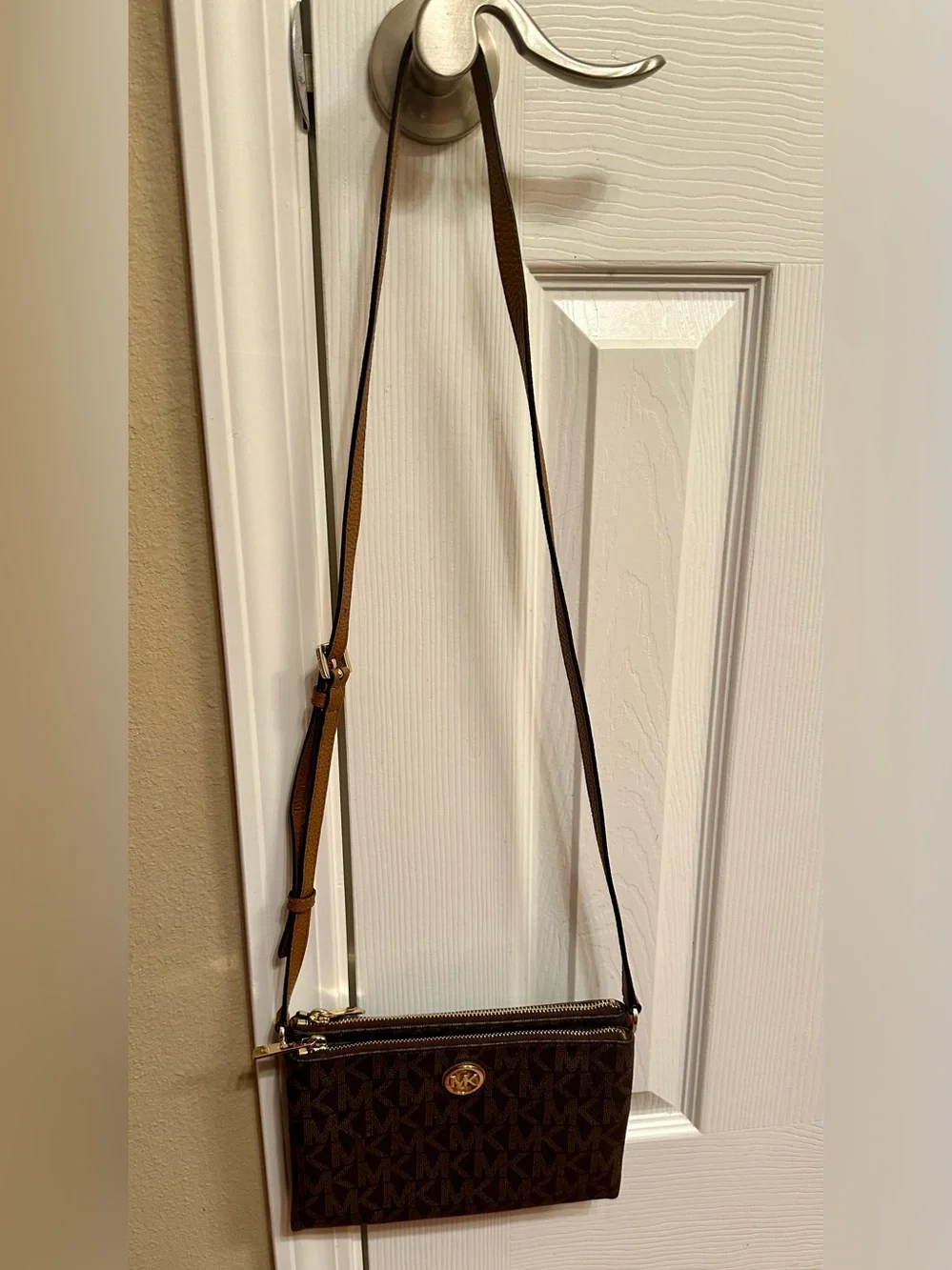 Michael Kors Crossbody Bag-Like New - Picture 5 of 12